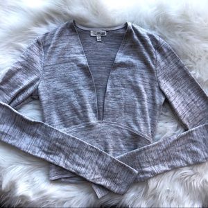 Aritzia Wilfred Free deep v-neck Brigitte crop top